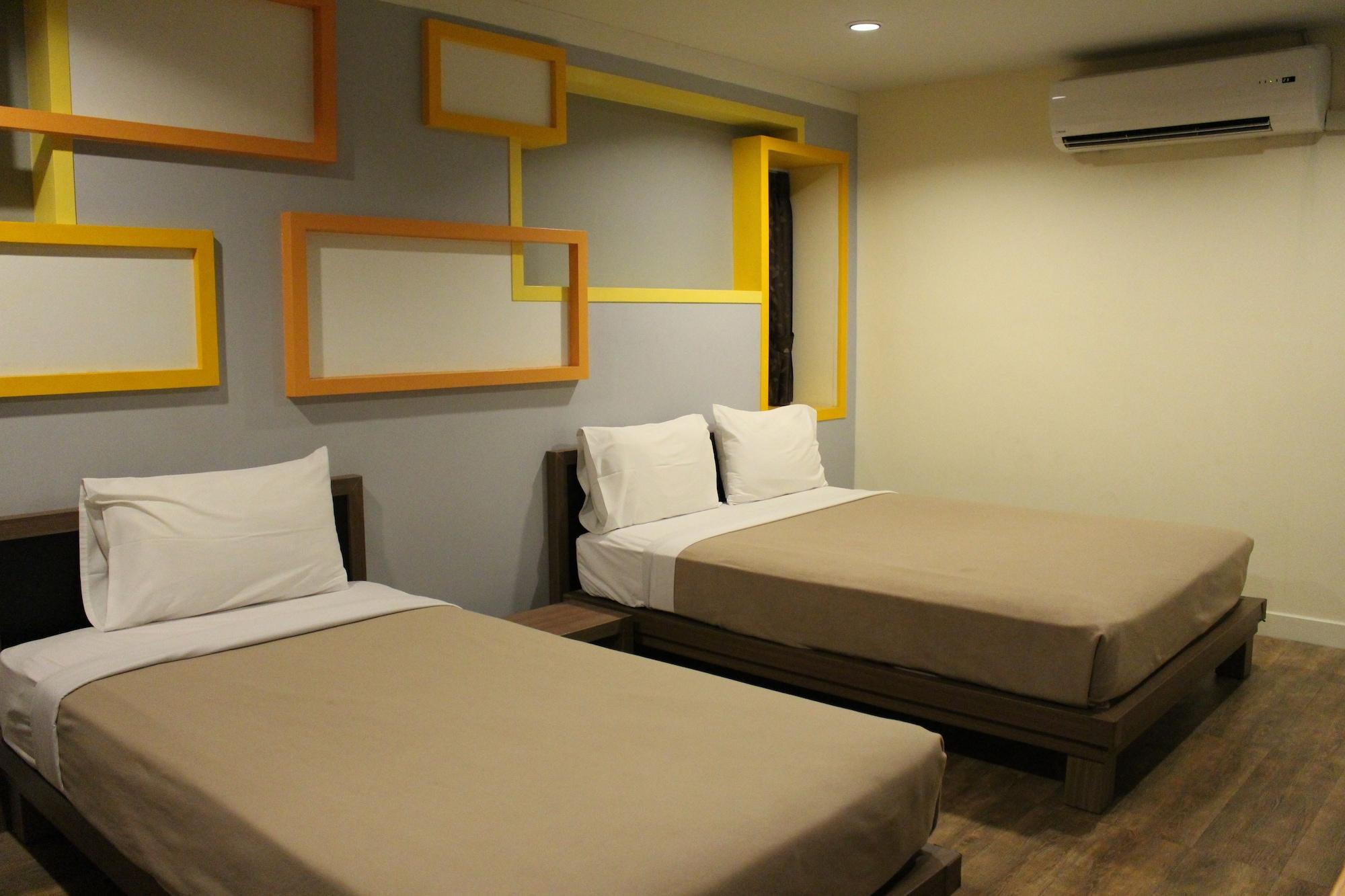 Samsen Sam Place Bangkok Exterior photo