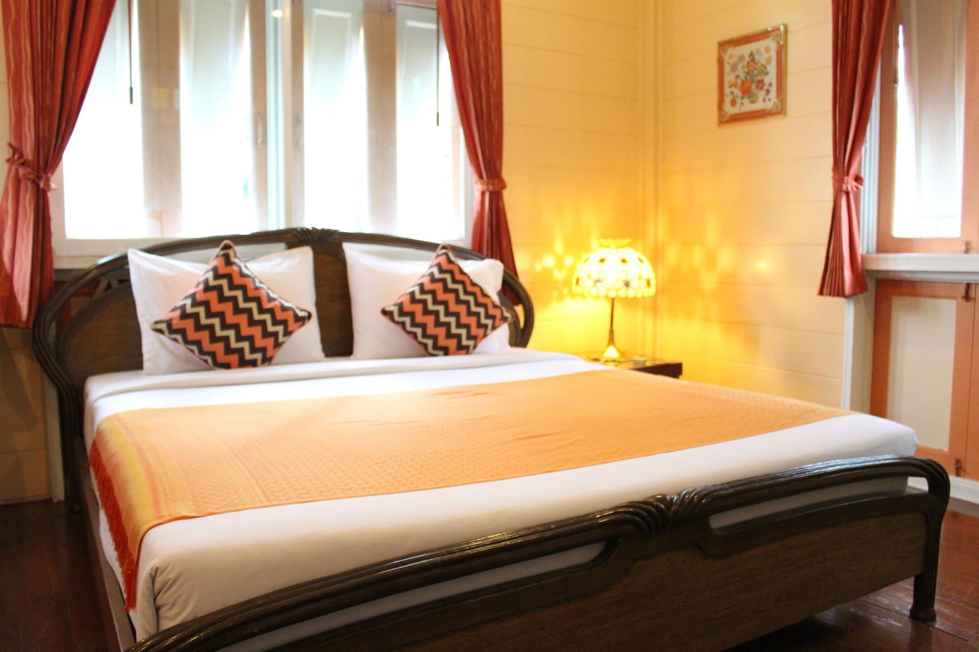 Samsen Sam Place Bangkok Exterior photo