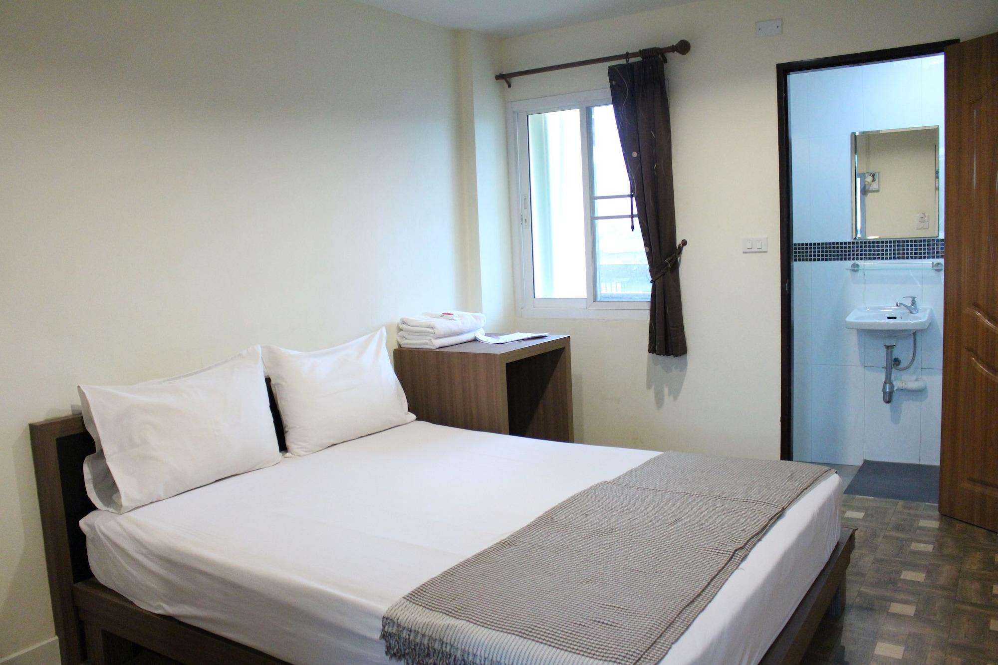 Samsen Sam Place Bangkok Exterior photo