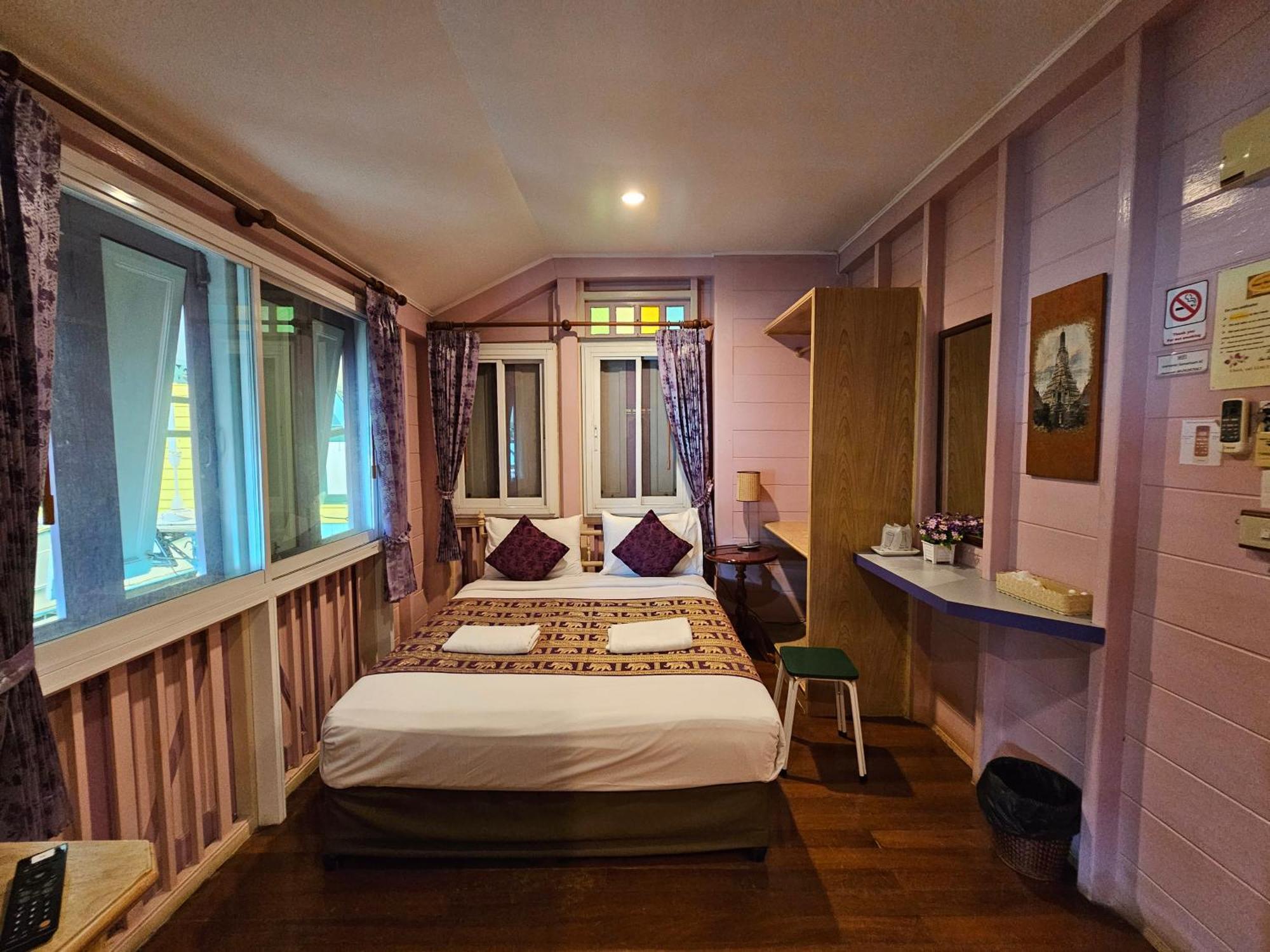 Samsen Sam Place Bangkok Exterior photo
