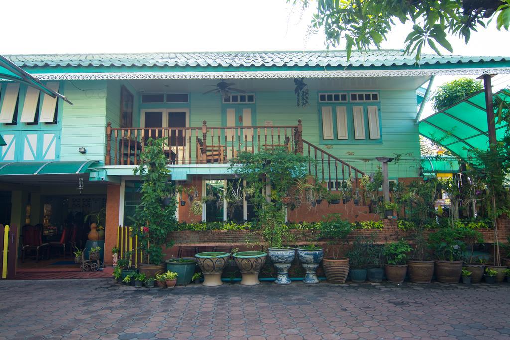 Samsen Sam Place Bangkok Exterior photo