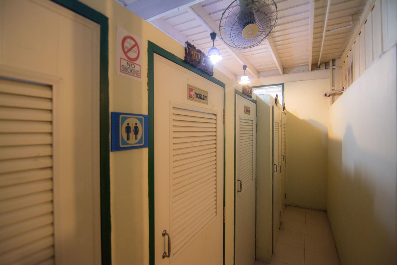 Samsen Sam Place Bangkok Exterior photo