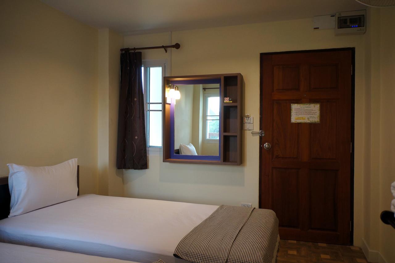 Samsen Sam Place Bangkok Exterior photo