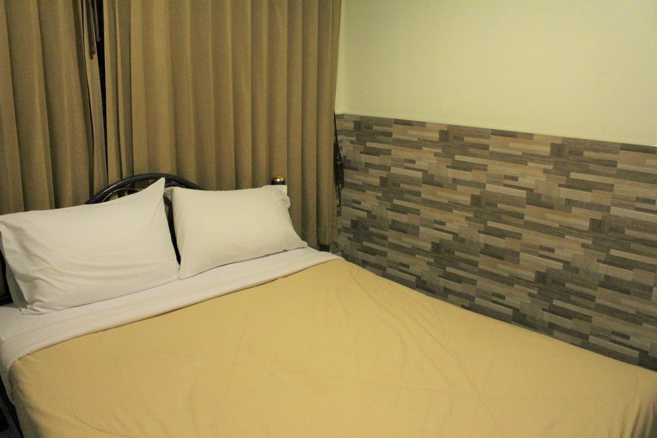 Samsen Sam Place Bangkok Exterior photo