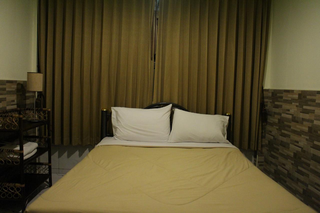 Samsen Sam Place Bangkok Exterior photo