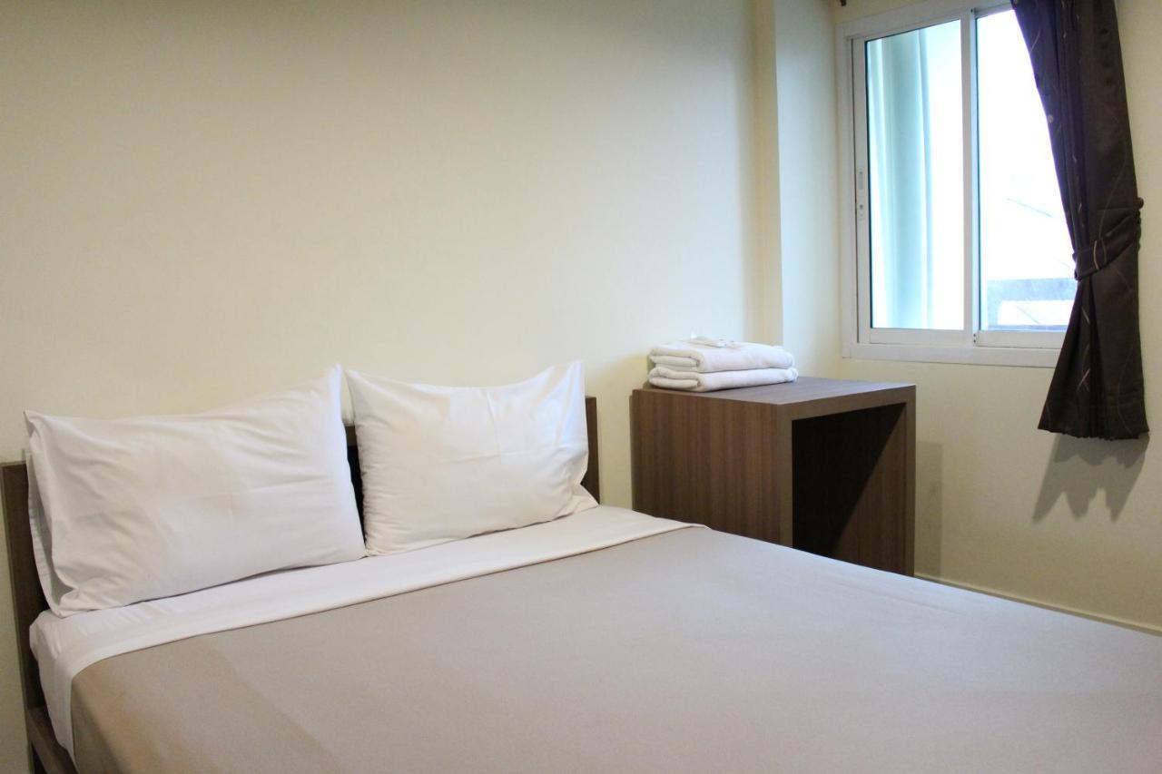 Samsen Sam Place Bangkok Exterior photo