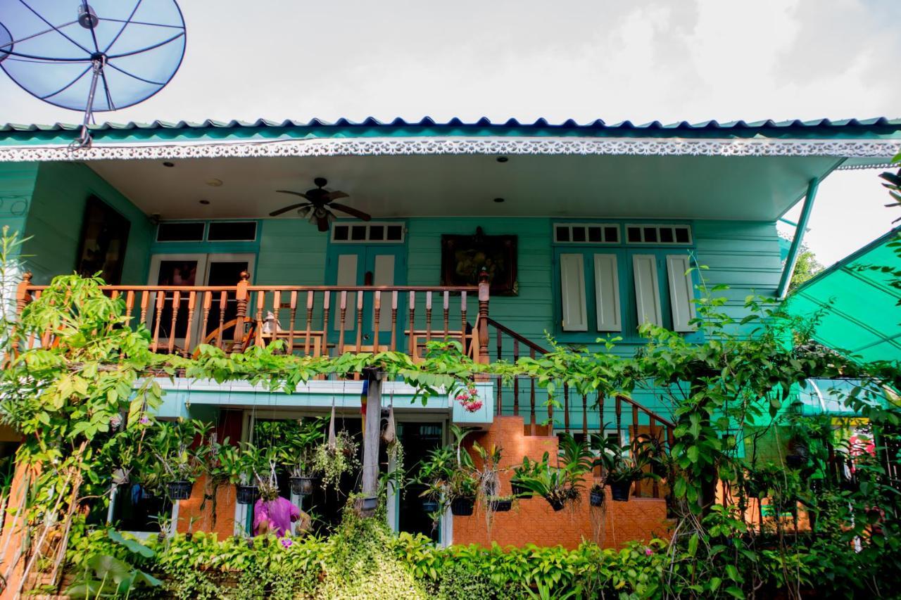 Samsen Sam Place Bangkok Exterior photo