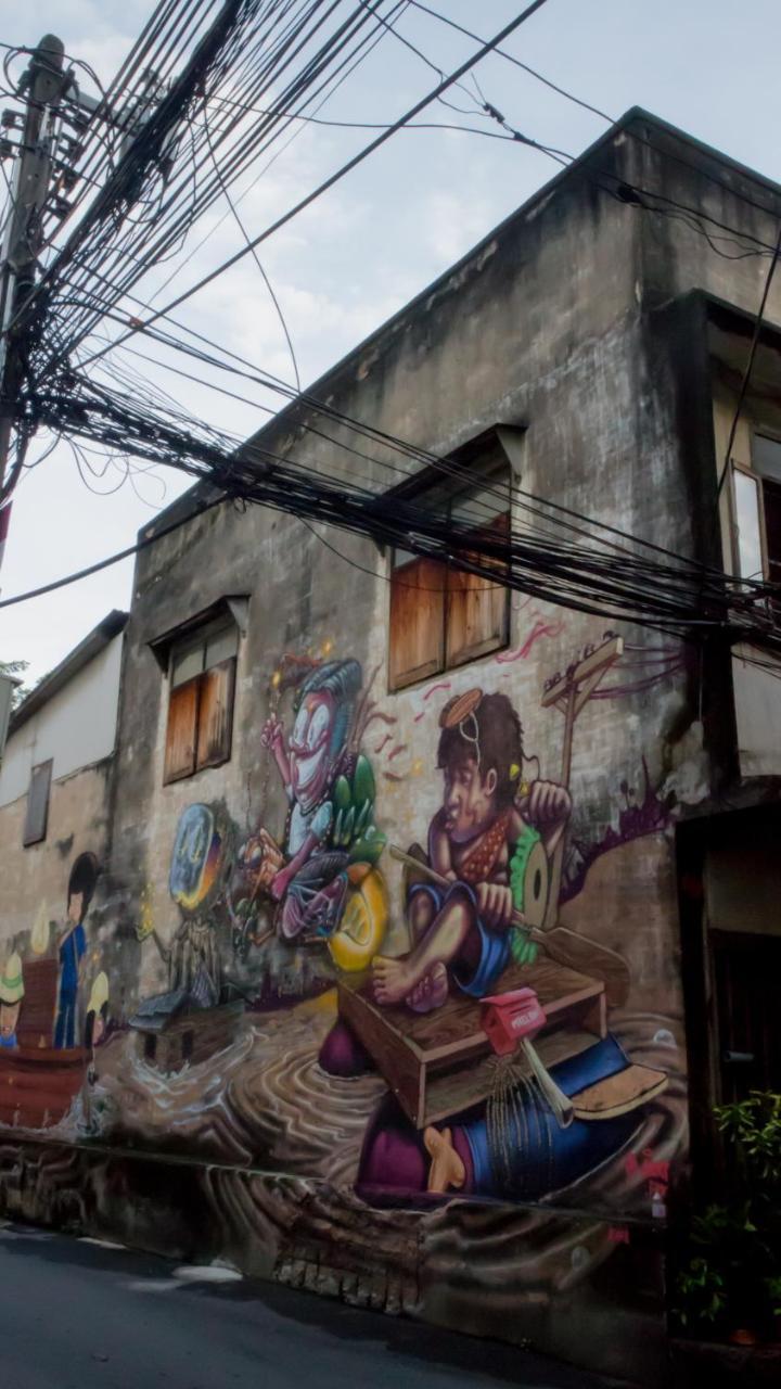 Samsen Sam Place Bangkok Exterior photo