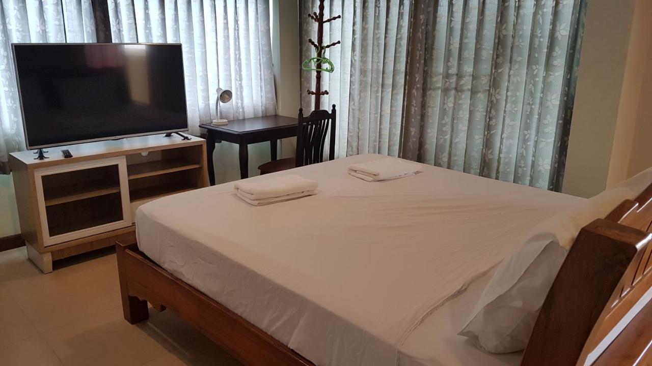 Samsen Sam Place Bangkok Exterior photo